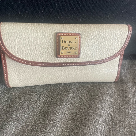 Pebble Grain Continental Clutch - Picture 2 of 4